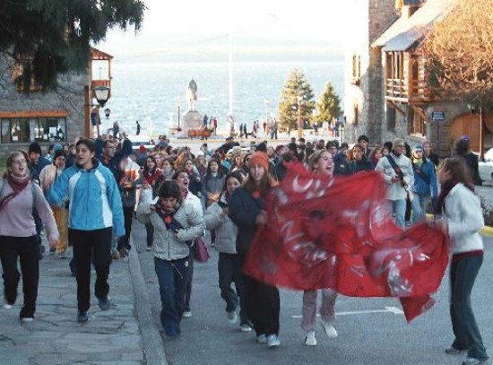 La temporada alta de viajes de egresados a Bariloche est a punto de empezar. 