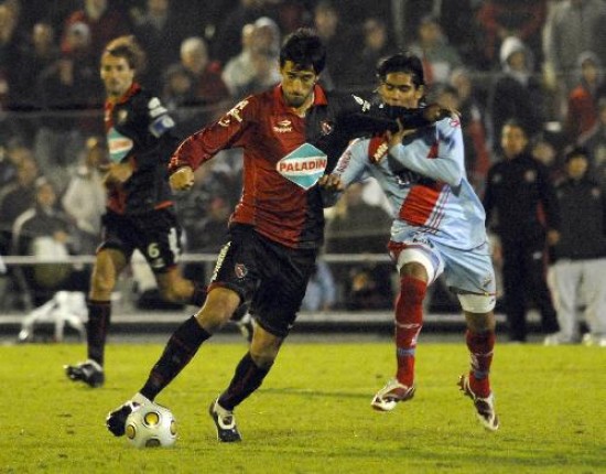 Newells qued a cuatro puntos de Tigre y Vlez, sus rivales por entrar a la Copa. 