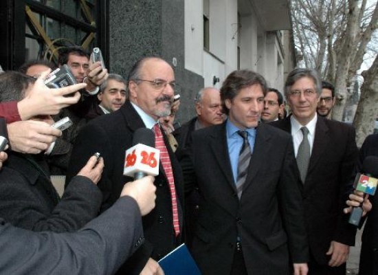 Boudou sube con la plata de la caja. Ocaa, muy resistida por Nstor. Massa vuelve a Tigre si pierde el 28 de junio. 