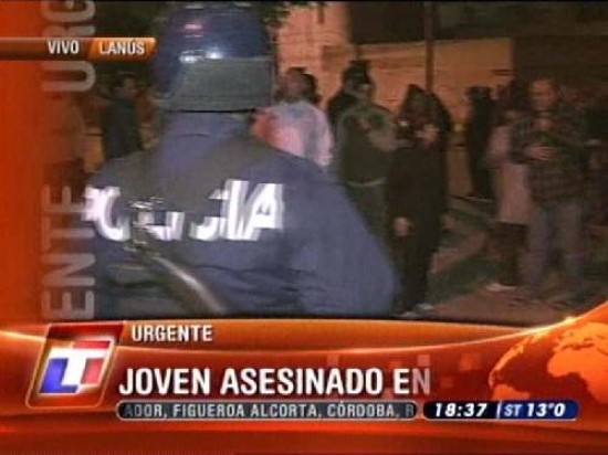 En un enfrentamiento entre ocupantes y residentes, una lluvia de disparos termin con la vida de un adolescente. 