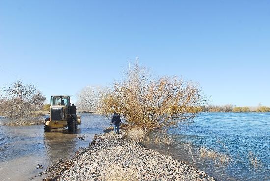 Por la maana, en La Herradura el agua tambin haba sobrepasado una defensa. 