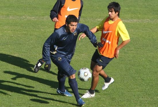 En Boca, Juan Romn Riquelme reaparecer en lugar de Gracin. Antes de partir a Toulon con la seleccin juvenil, Buonanotte estar ante Argentinos. Maxi Moralez, ya recuperado de su lesin, jugar su 2 partido como titular en Vlez. 