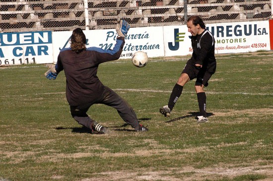 Una imagen que se repiti desde que lleg a Cipolletti: Padua y su romance con el gol. 