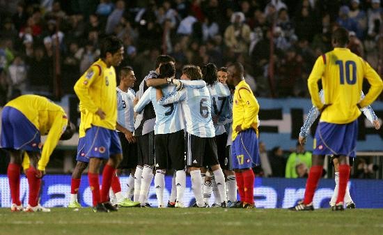 Argentina y la celebración de un triunfo que costó demasiado y que varias veces corrió peligro. 