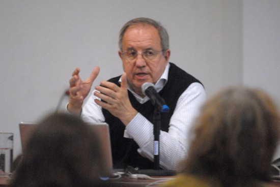 Juan Giner en la conferencia que brind hoy en el saln de usos mltiples del 