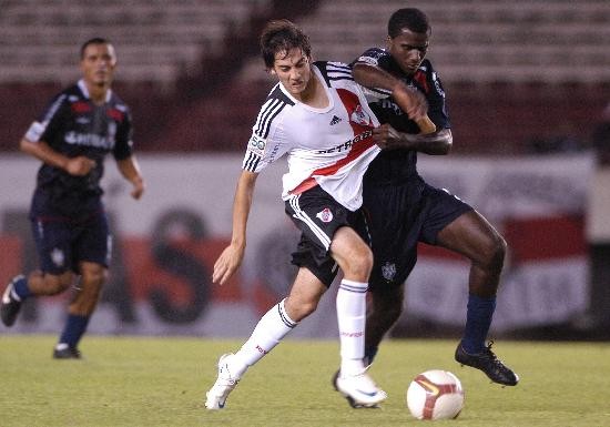 Robert Flores ser titular por primera vez desde que Gorosito es el DT de River. 