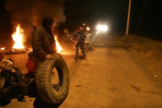 Bloquean el trnsito y piden la renuncia del intendente. 