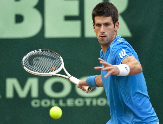 Djokovic est en las semifinales de Halle. 