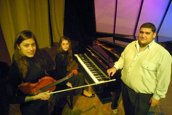 David Vallejos, Marianela Garca Prez y Luca Couto, los protagonistas de este tro. 