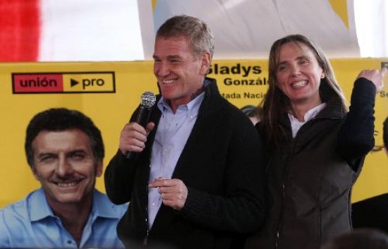 El candidato Francisco De Narvez fue comparado por Sabatella con el ex presidente. 