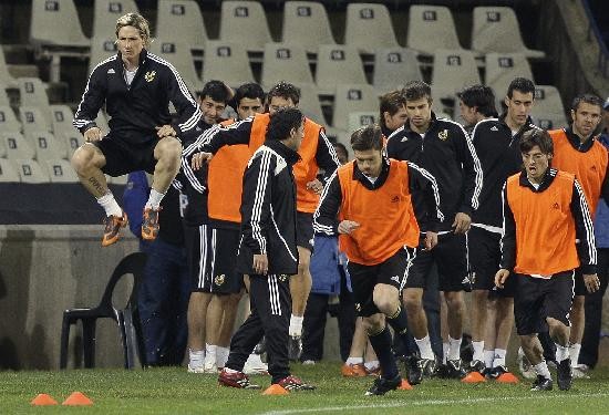 Con el Nio Torres a la cabeza, la seleccin espaola quiere meterse en la historia del ftbol mundial. Los jugadores brasileos aprovecharon el da libre para tener contacto con los animales. 