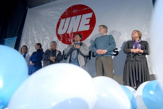 Los candidatos de Une-FG, durante el acto de ayer en el cine Espaol. 