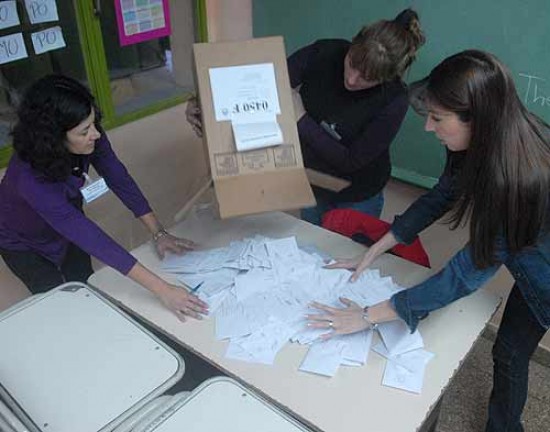 As comenzaba el recuento de votos en una escuela en General Roca