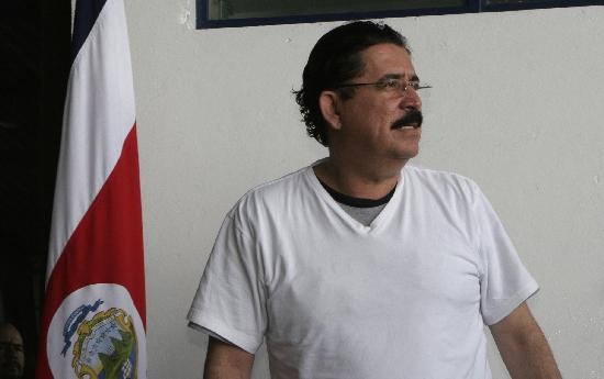 Manuel Zelaya, legtimo mandatario de Honduras, fotografiado minutos despus de arribar a San Jos de Costa Rica. 
