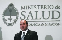 El ministro Juan Manzur busca datos sobre la situacin en las provincias. En los comercios crece el uso de los barbijos. 