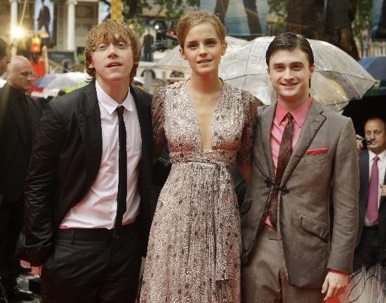 Rupert Grint, a pesar de la gripe A, Emma Watson y Daniel Radcliffe estuvieron con sus fans en Londres. 