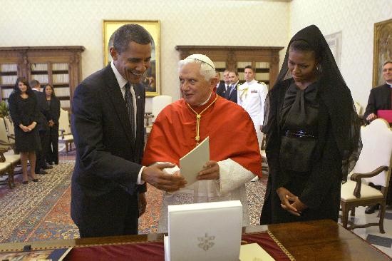 El pontfice recibi al presidente de EE. UU. y a su esposa Michelle en el marco de la cumbre del G8. 