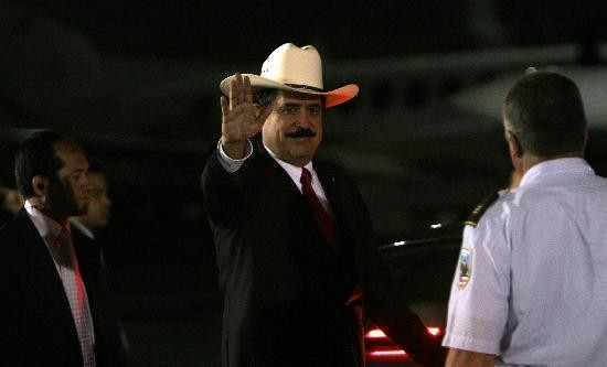 Por ahora el regreso de Manuel Zelaya a Honduras parece una operacin compleja que llevar tiempo. 
