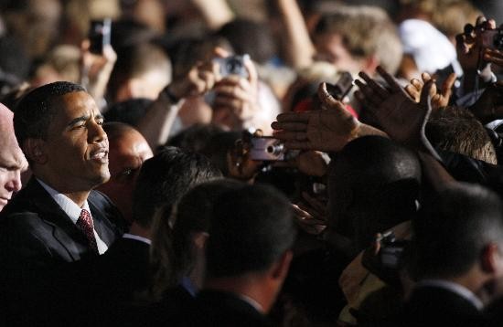 Obama habl ante una multitud africana, recordando parte de su pasado. 