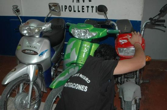 Hay motos que llevan aos en el depsito municipal de Cipolletti. Unas 60 podran ser robadas. 