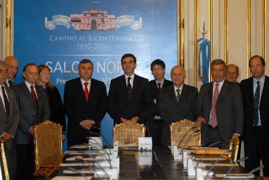 Randazzo junto a Stolbizer, Morales y los representantes del socialismo y el cobismo, durante el inicio del encuentro 