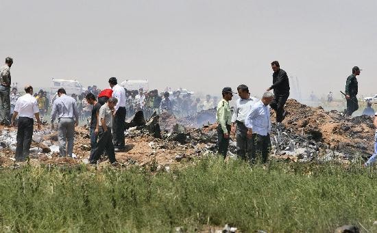 El Tupolev de Caspian Airlines se desintegr completamente, por lo que dudan de poder identificar restos humanos que quedaron calcinados. 