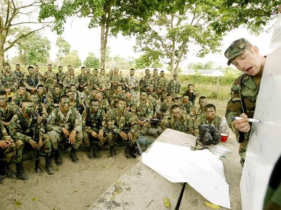 Estados Unidos mantiene unos 84 militares y 234 civiles como asesores del Ejrcito colombiano en lucha antidrogas. 