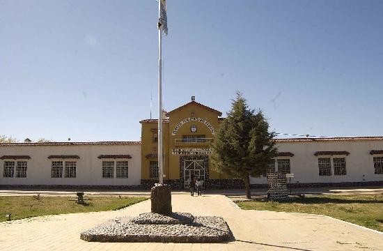 En Roca se asienta la Colonia Penal U5, una de las 38 dependencias del Servicio Penitenciario Federal. 