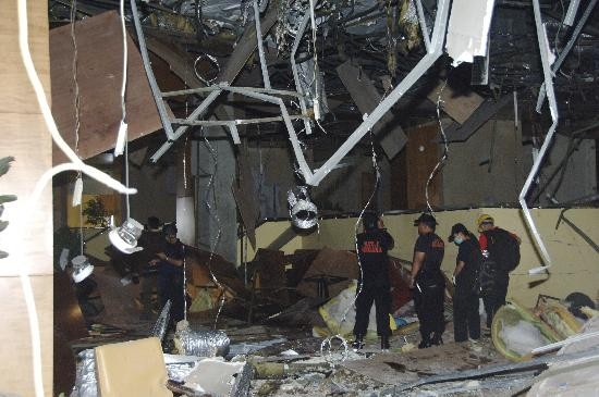 La destruccin en uno de los hoteles ms lujosos de Indonesia 