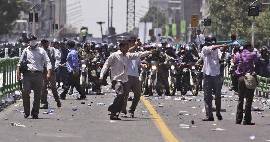 Las fuerzas del gobierno arremetieron contra los opositores. 