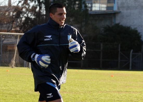 El arquero dej de entrenarse hasta arreglar. 