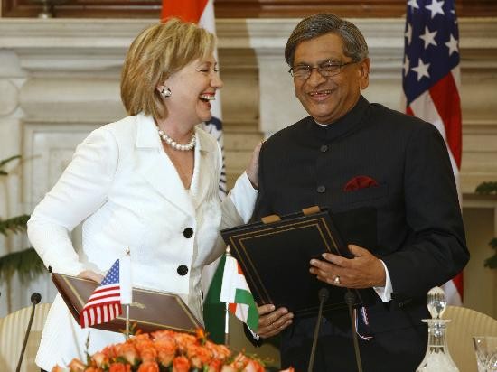 India comprara a Estados Unidos 126 aviones de combate tras el acuerdo que rubricaron ayer Hillary y el jefe de la diplomacia hind. 