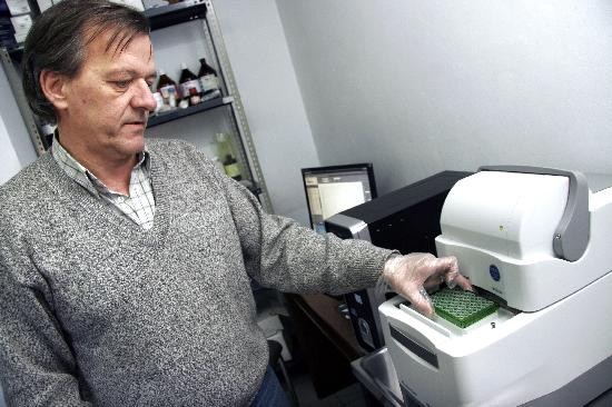 Luis Pianciola, jefe de la Red de Laboratorios, destac la predisposicin del laboratorio Libiquima de la UNC. 