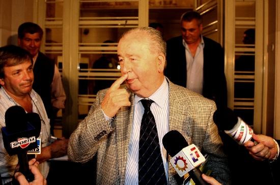 Grondona llegar para el aniversario de la Liga Rionegrina. 