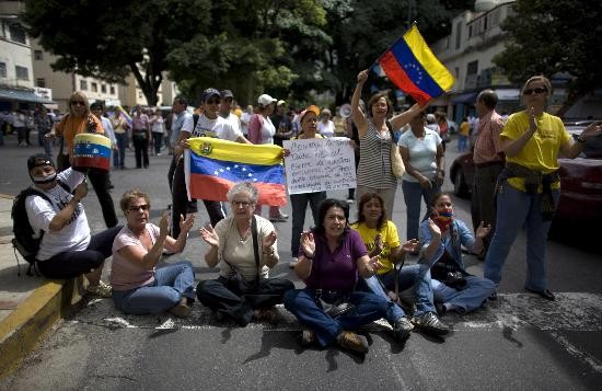 Chvez espera aprobar una ley con fuertes limitaciones a la libertad de expresin. Ante esto, la prensa independiente protesta y resiste. 