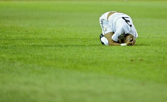 Dolor de cabeza. El portugus Pepe, tras la derrota ante Juventus (1-2). 