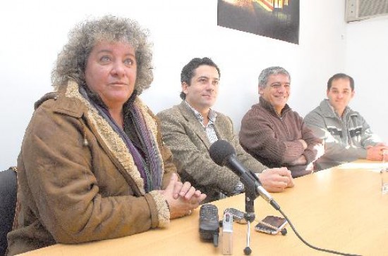 La diputada electa por Nuevo Encuentro en Buenos Aires, Graciela Iturraspe, y Mansilla. 