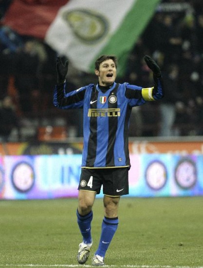 Zanetti, smbolo y capitn del Inter, que va por otra copa 