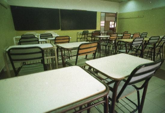 Entre paros, gripe y feriados, las escuelas pblicas de la provincia ya perdieron 45 de las 106 jornadas del ciclo lectivo. 