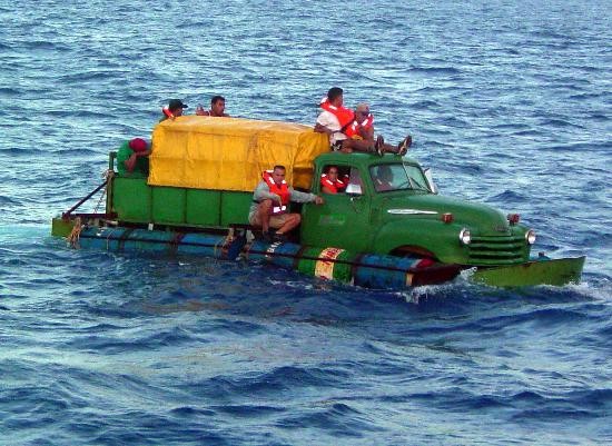 Unos 37.000 cubanos se lanzaron al mar en 1994, en la peor crisis que sufri la isla por la cada del bloque sovitico. 
