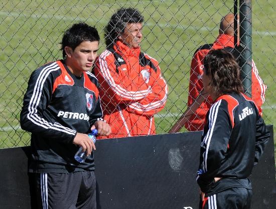 Gorosito evala a Pablo Velzquez, delantero paraguayo. 