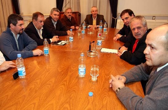 El gobernador Saiz recibi a los empresarios de Bariloche. Analizaron en conjunto algunas posibles salidas a la crisis. 