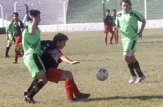 El Dino del oeste viene de golear y hoy puede asegurar su lugar en la gran final. 