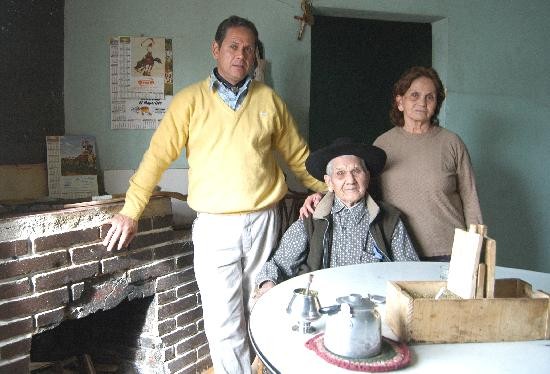 Luis Vidal Mora, un vecino ya ilustre en la pequea localidad, celebra su centenario. 