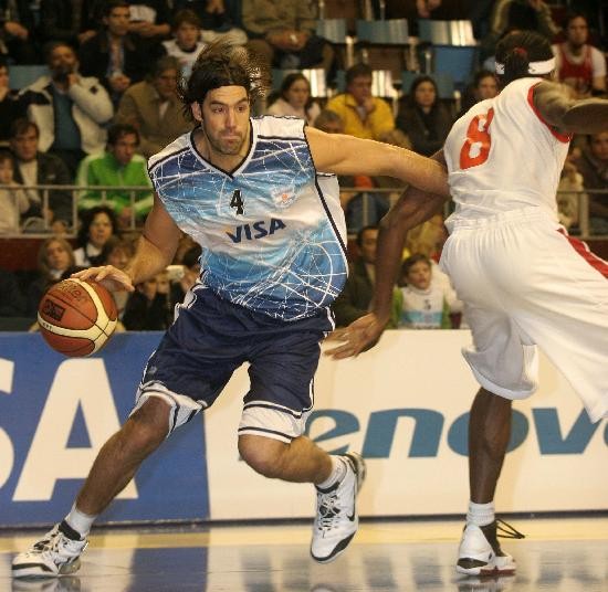 Luis Scola es el arma mortal albiceleste. 