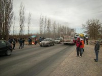 El bloqueo de Allen, uno de los que ms resistieron ayer. Finalmente optaron por liberar el paso de vehculos. 