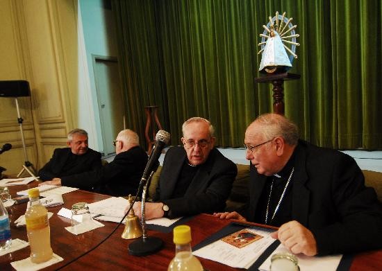 El cardenal presidi la reunin de los obispos de la Iglesia. 