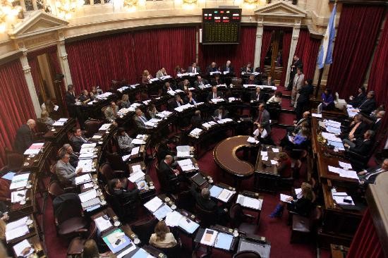 Los senadores se reunirn desde el medioda para tratar el polmico proyecto. Habr un agrio debate, pero la votacin estara definida. 