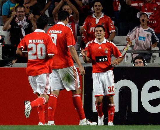Di Mara, Cardozo y Saviola, tantos para el Benfica. 
