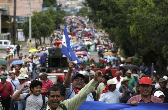En Honduras se mantienen los actos y protestas en demanda del retorno de Zelaya al poder. 